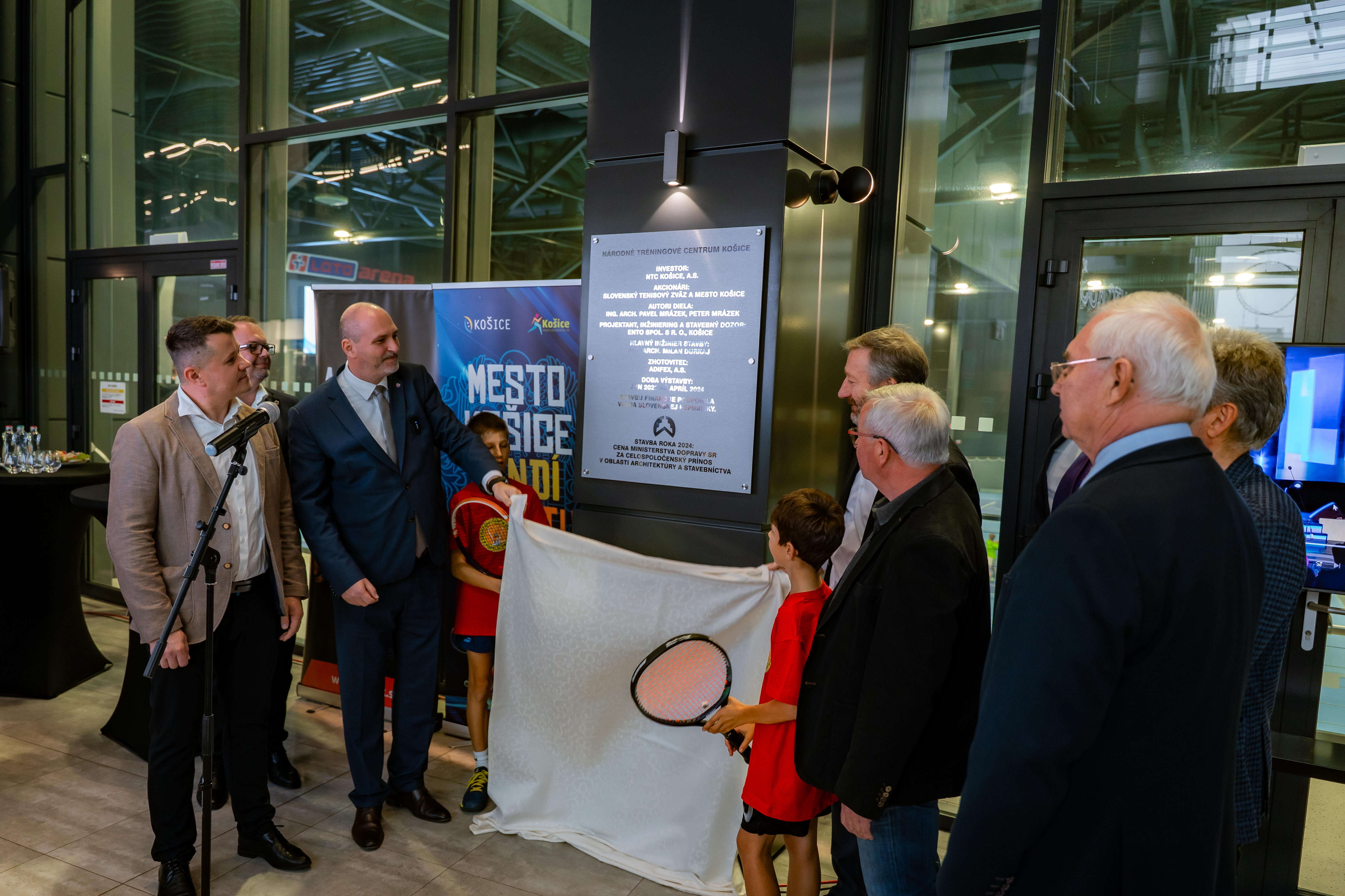 Slavnostne odhalenie pamatnej tabule STAVBA ROKA 2024 - Narodne treningove centrum Kosice-60